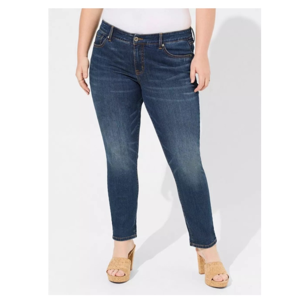 TORRID Boyfriend Straight Vintage Stretch Jeans Undercover Size 18S
